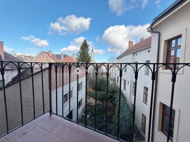 66 nm-es lak�s elad� Sopron