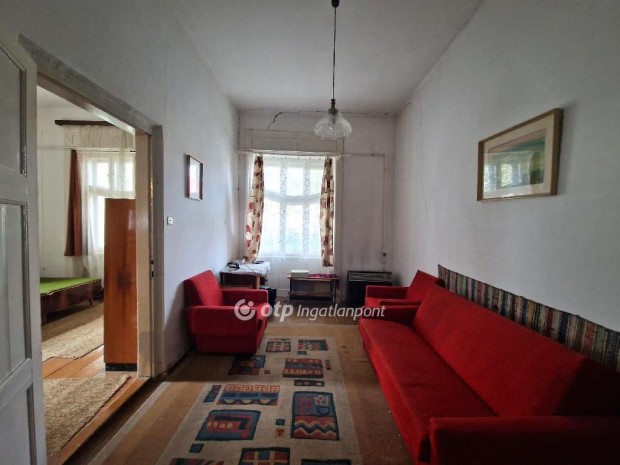 67 nm-es h�z elad� Kunhegyes