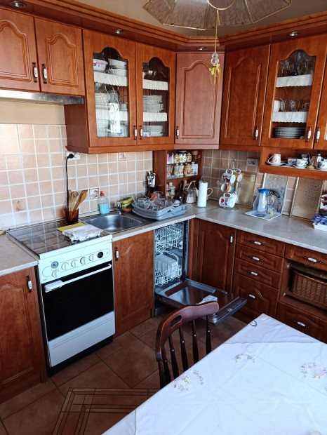 68320 Ny�regyh�za - Ny�rsz�l�s, 3 szob�s, j� �llapot� csal�di h�z ela