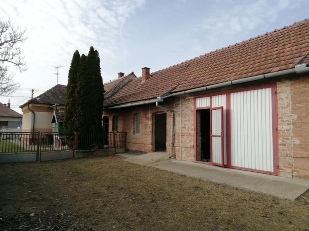 68 nm-es h�z elad� Hagy�rosb�r�nd