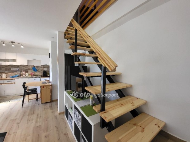 68 nm-es h�z elad� Si�fok