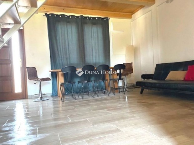 68 nm-es h�z elad� Tiszacsege