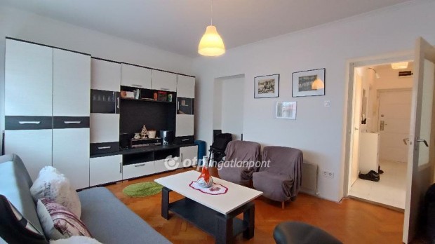 68 nm-es lak�s elad� Tab