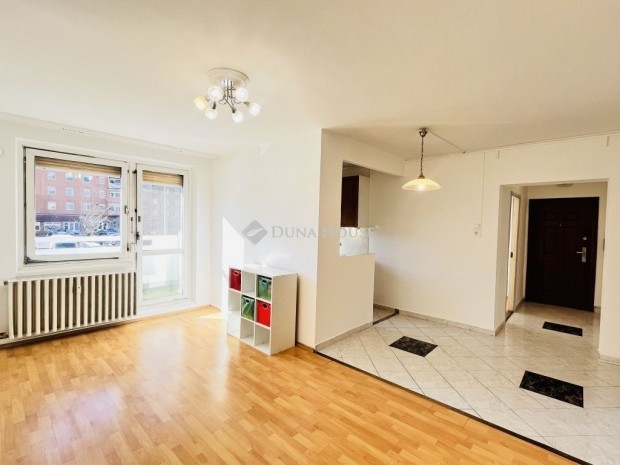 68 nm-es lak�s elad� Veszpr�m