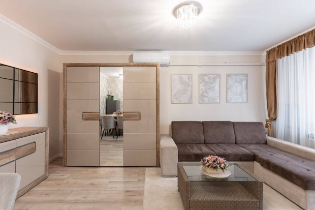 69597 Ny�regyh�za, Malomkertben nappali + 2 szob�s lak�s sz�p �llapot