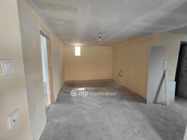 69 nm-es h�z elad� Hatvan