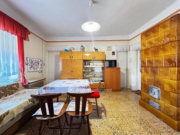 69 nm-es h�z elad� Ny�radony