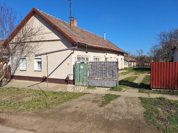 69 nm-es h�z elad� Tisza�rs