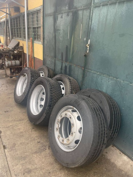 6 db teheraut� ker�k 315/60R22.5