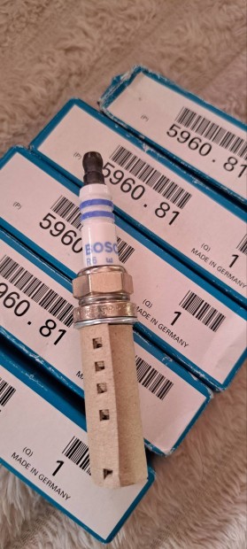 6 db �j bosch gy�jt�gyertya 