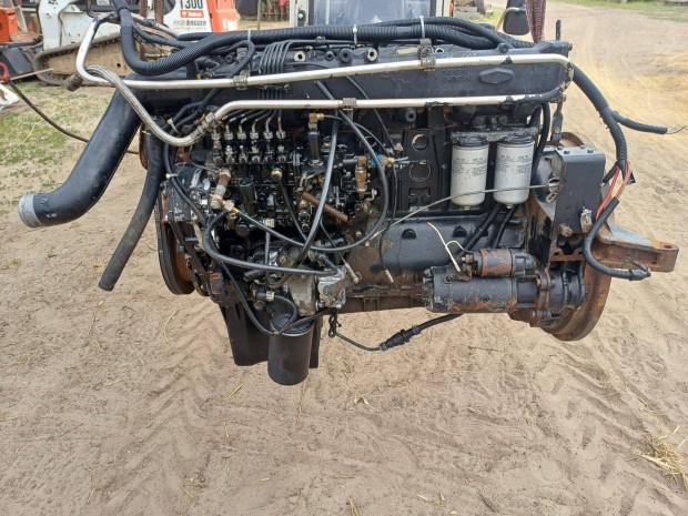 6 hengeres MAN motor