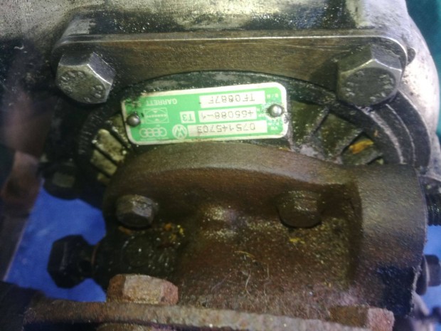 6 hengeres lt hengerfej turboval