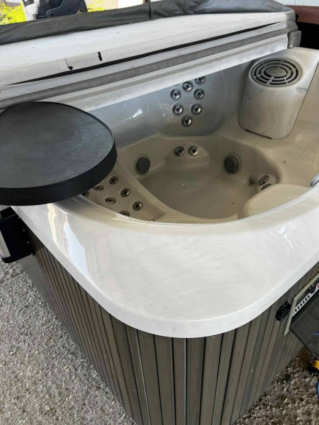 6 szemlyes eredeti jakuzzi 