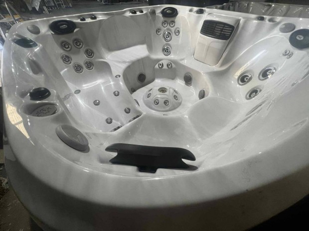6 szemlyes eredeti jakuzzi 