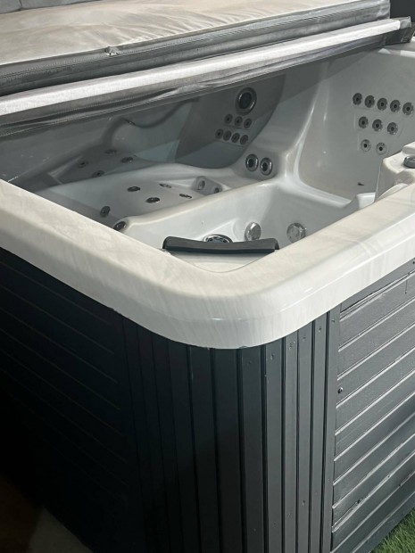 6 szemlyes jakuzzi 