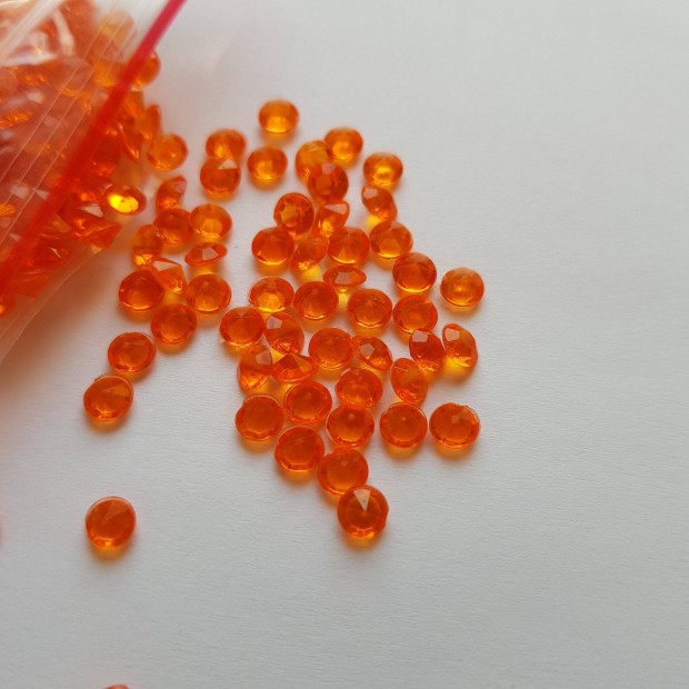 6mm-es gyémánt alakú dekorkő, strasszkő dekor