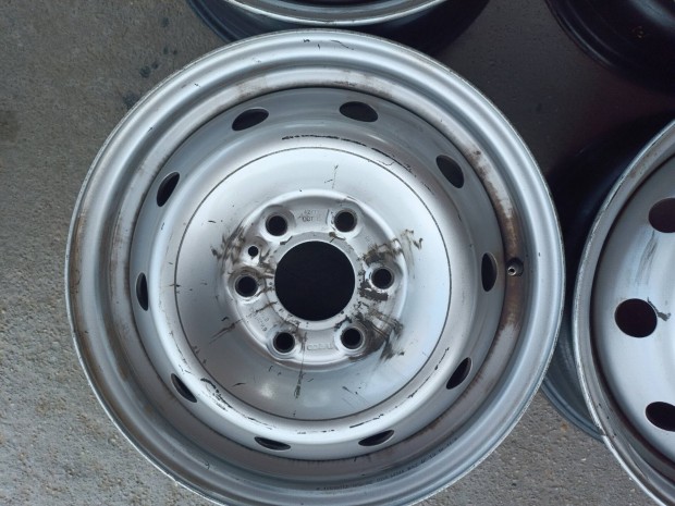 6x125 6,5x16" r16 et68 újszerű gyári Iveco lemezfelni