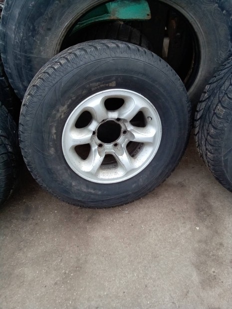 6x139.7 15 Mitsubishi Pajero felnik 235/75r15 tligumikkal