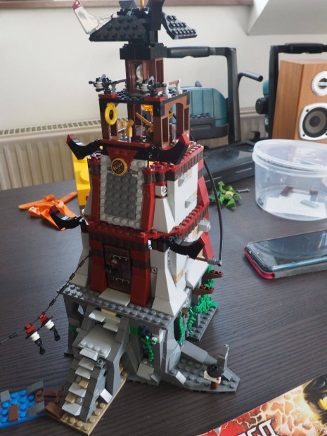 70594 LEGO Ninjago - A vilgttorony ostroma