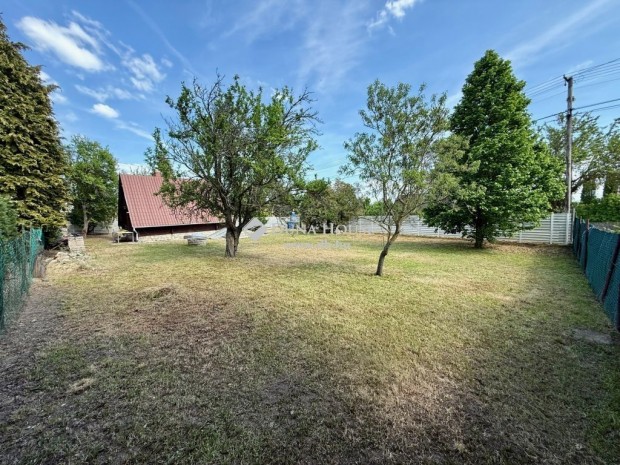 706 nm-es telek elad� Csopak