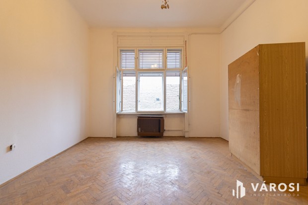 70 m2-es lak�s ak�r 50% tulajdonr�sszel elad�!