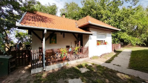 70 nm-es h�z elad� D�legyh�za