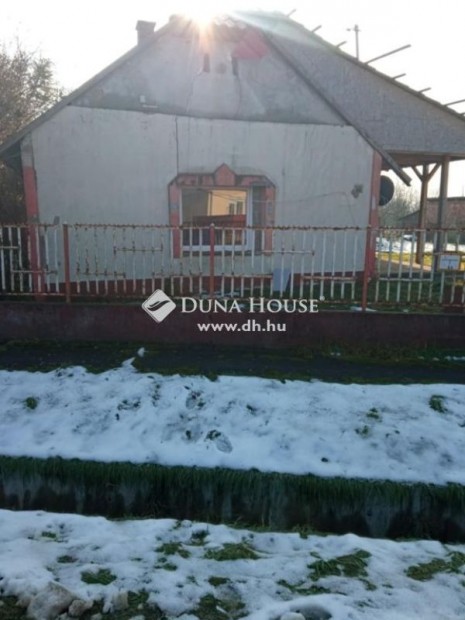 70 nm-es h�z elad� Feh�rgyarmat