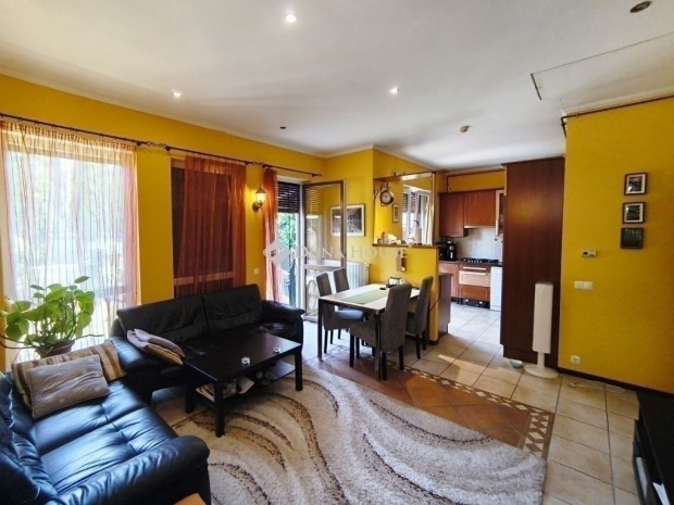 70 nm-es h�z elad� G�d