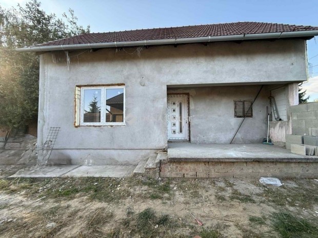 70 nm-es h�z elad� Kecskem�t