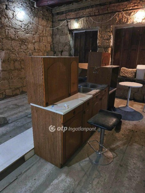 70 nm-es h�z elad� Kerecsend