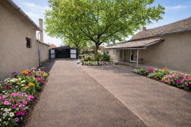 70 nm-es h�z elad� Nagyk�r�s