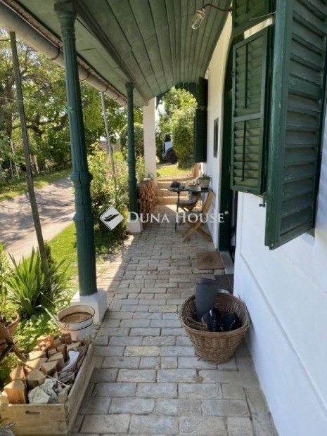 70 nm-es h�z elad� Szeksz�rd