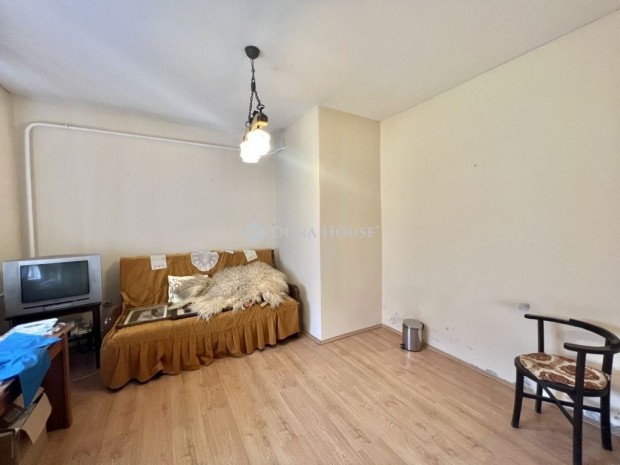 70 nm-es h�z elad� Szentg�l