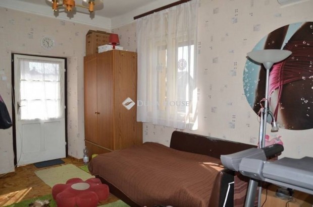 70 nm-es h�z elad� T�pi�bicske