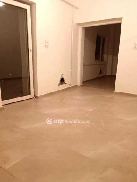 70 nm-es h�z elad� Zagyvar�kas