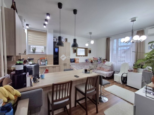 70 nm-es lak�s elad� Debrecen