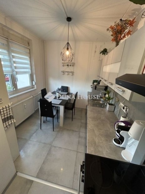 70 nm-es lak�s elad� Veszpr�m