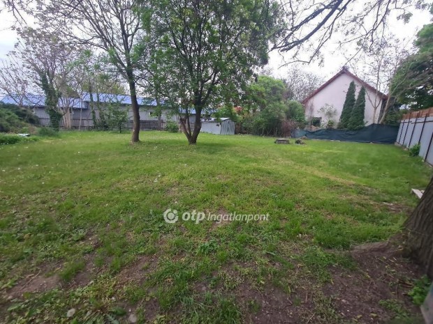 716 nm-es telek elad� Taksony