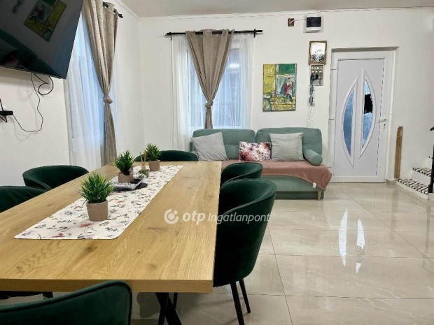 71 nm-es h�z elad� Cegl�d