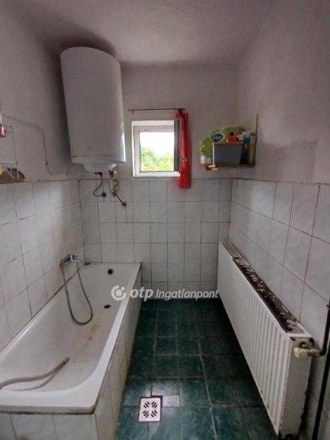 71 nm-es lak�s elad� Nagyhars�ny