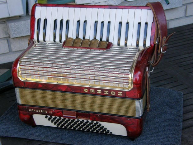 72 basszusos Hohner harmonika tangharmonika