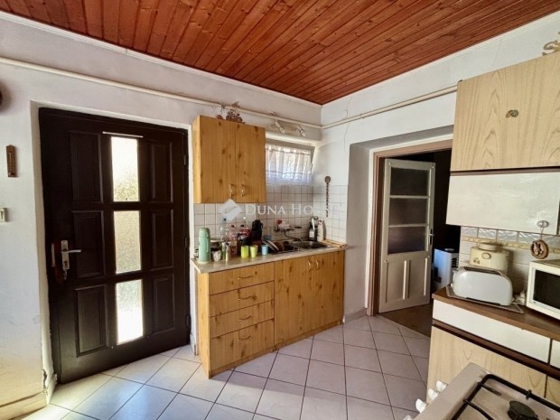 72 nm-es h�z elad� Esztergom