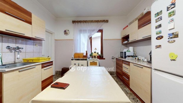 72 nm-es h�z elad� Ny�rb�tor