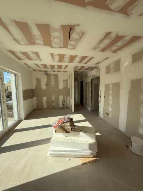 72 nm-es lak�s elad� Sikl�s