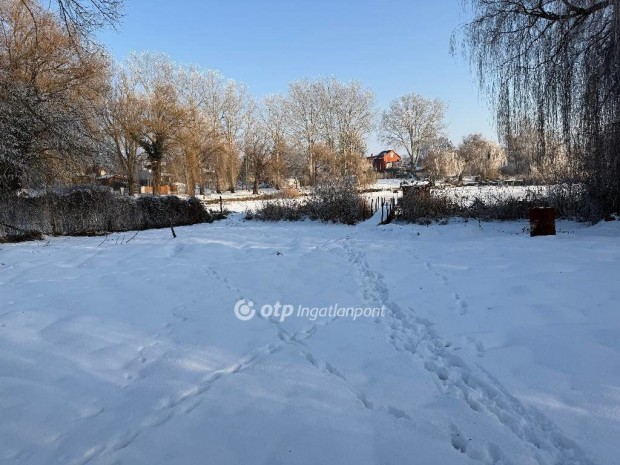 739 nm-es telek elad� Ny�regyh�za