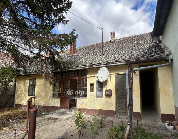 73 nm-es h�z elad� Kocs�r