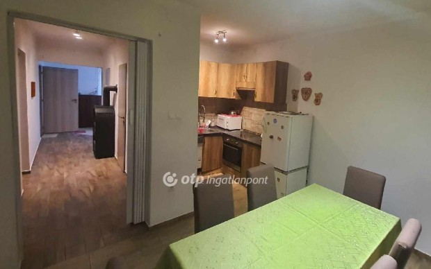 73 nm-es h�z elad� Si�fok