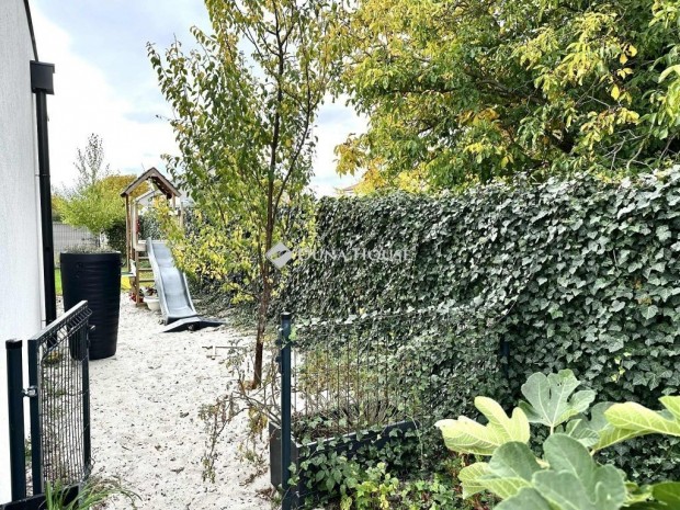 73 nm-es h�z elad� Si�fok