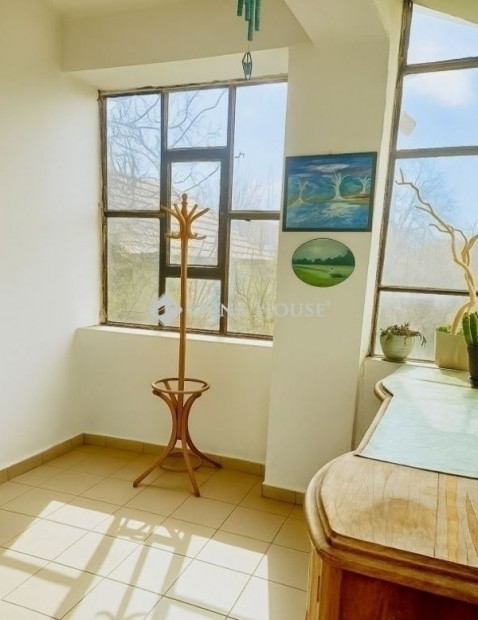 73 nm-es h�z elad� Taksony