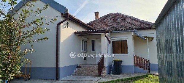 73 nm-es ház eladó Újszász